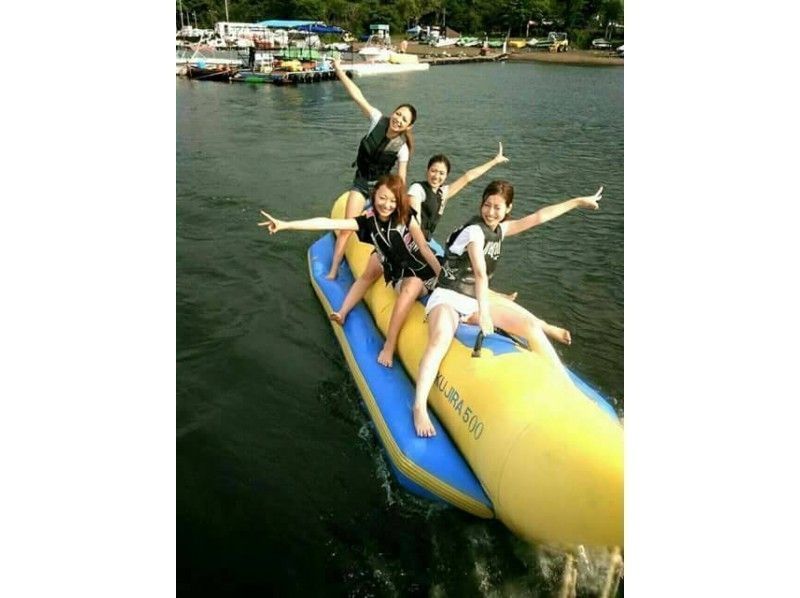 [Yamanashi / Lake Kawaguchi] A classic banana boat for playing in the water! !!の紹介画像