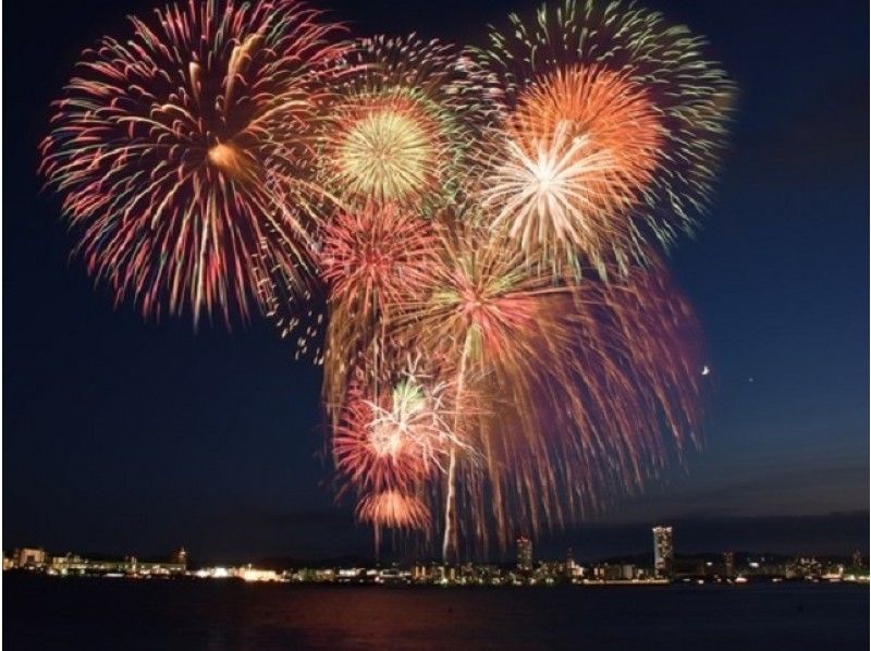 【横浜】ポケカル貸切船で行く花火特別航路!船上から見る八景島花火&工場夜景クルーズ【12322】の紹介画像
