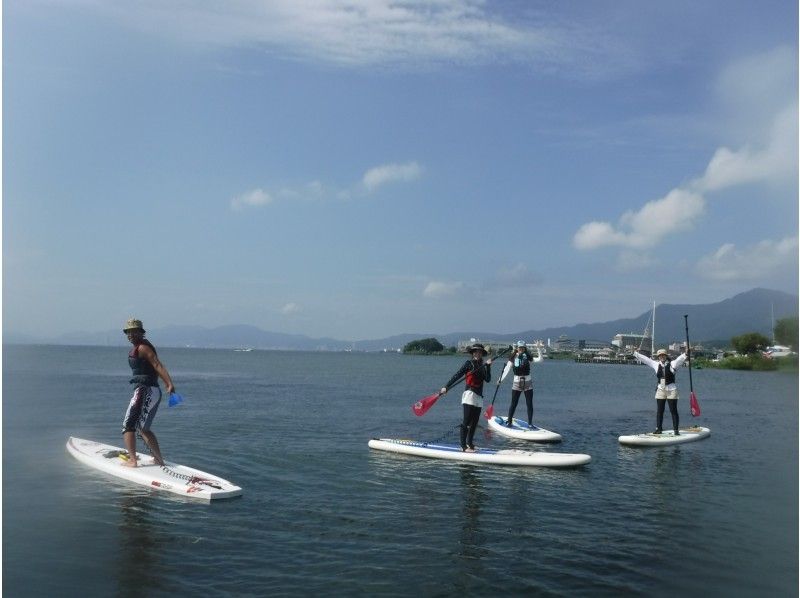 【滋賀・琵琶湖】レンタル込み！水のキレイな琵琶湖Wani Baseで水上散歩SUP体験（初心者向け）