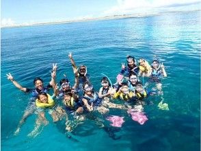 【沖縄・那覇発】チービシ諸島でシュノーケルツアー&パラセーリング(ハナハナコース)の画像