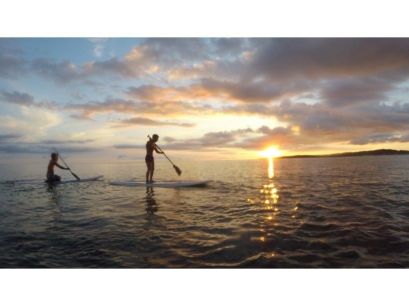 【沖縄北部、本部町、SUP】西海岸の海で夕陽を満喫！サンセットSUP体験プラン☆