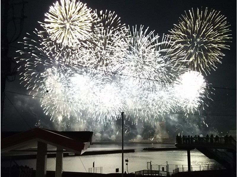 [Shizuoka ·Izu· Atami] Watch fireworks at the beach side cafe! Atami Sea Fireworks festivalの紹介画像