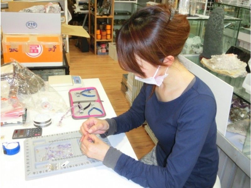 【大阪・心斎橋】本格派！天然石のオリジナルブレスレット製作体験