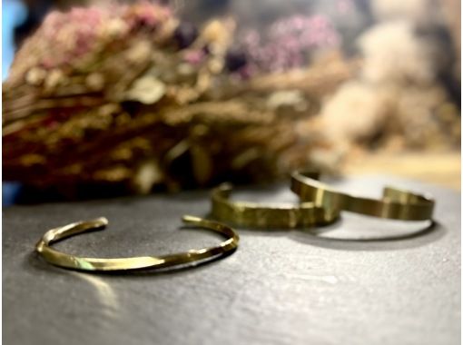 【大阪・心斎橋】磨けば磨くほど美しくなる真鍮素材のバングル作り体験！の画像