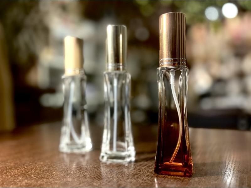 【大阪・心斎橋駅徒歩3分】オリジナルフレグランスを作るリラクゼーションアロマミスト作り体験！の紹介画像