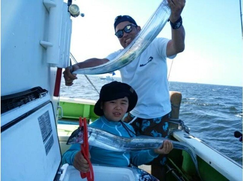 【神奈川・横浜】初心者・女性・お子様大歓迎！タチウオ釣りに挑戦しよう（1日船釣りコース）