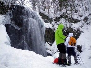【福島・裏磐梯】迫力満点!厳冬の不動滝スノーシュー体験(ブルーアイスツアー)(午前/午後)の画像