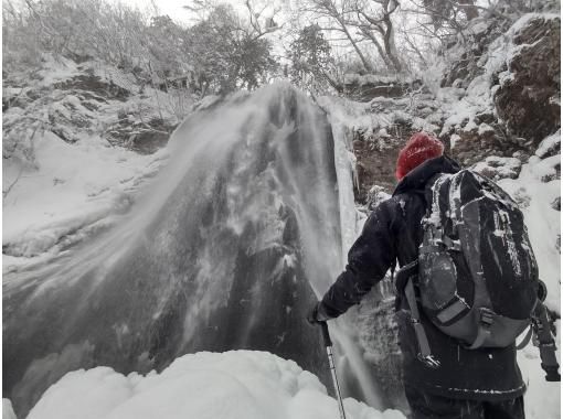 【福島・裏磐梯・開催日限定】厳冬の不動滝・ブルーアイスをめざして！スノーシューツアーの画像