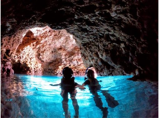 【沖縄本島・青の洞窟ボートシュノーケル】セール実施中★当日予約OK★プロカメラマンが撮影したデータ無料プレゼント★5ッ星ツアー!!