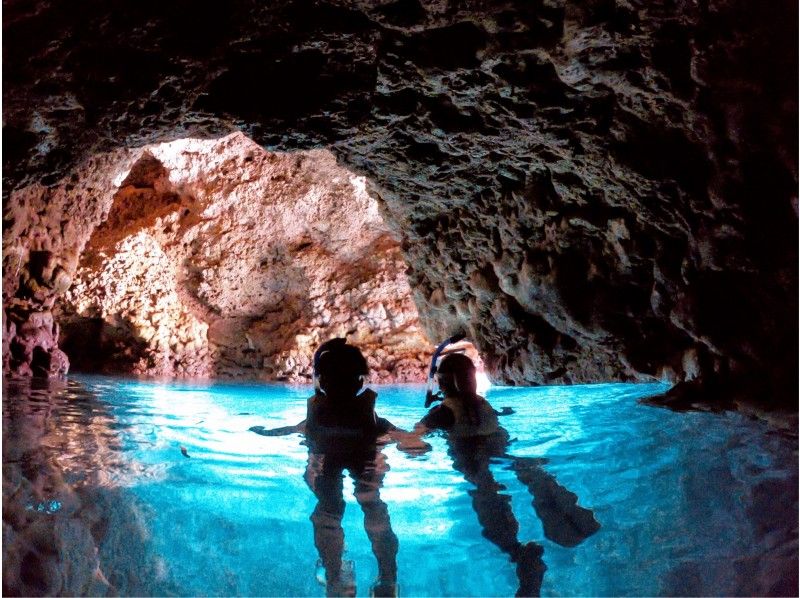 沖縄本島　青の洞窟　真栄田岬　シュノーケリング　シュノーケル