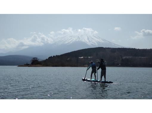 [Yamanashi / Lake Yamanaka] Tandem SUP for 2 adults ☆ No swimsuit OKの画像