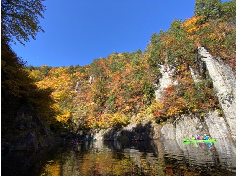 SALE! [Gunma, Minakami] A canoeing experience with a spectacular view in a hidden hot spring area * Going out with your dogの紹介画像