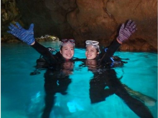 潜る不安な方はビーチエントリーで青の洞窟体験ダイビング：ツアー中の写真無料プレゼント！（10歳以上）の画像