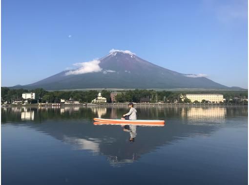 【空手OK】一邊眺望富士山，一邊享受悠閒的SUP體驗の画像