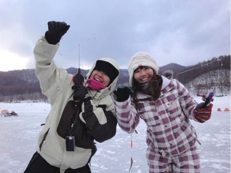 【北海道・富良野】金山湖・ワカサギ釣り体験 ～釣った魚はその場でから揚げ～