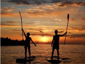 [Churaumi Aquarium, around Nakijin Village, and a little-known beach] Limited to 1 group per day! Shining sunset SUP cruising and photography serviceの画像