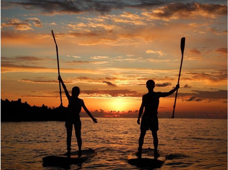 [Churaumi Aquarium, Nakijin Village area, secret beach, photo service] Limited to one group per day! An unforgettable and moving experience - a glittering sunset SUP cruiseの紹介画像