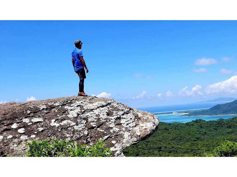 [沖縄-石垣島讓我們從頂部俯瞰島嶼的景色！石垣島著名的高峰短型徒步旅行！の紹介画像