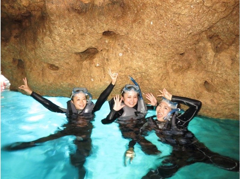 【沖縄・恩納村】1グループ貸し切り！青の洞窟シュノーケリング