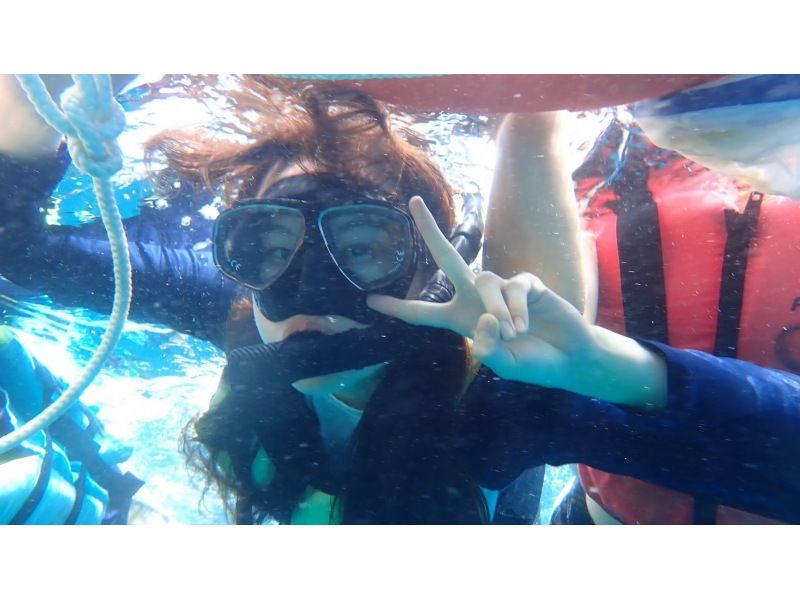 [Okinawa ・ Chubu ・ Tokai Kishi] Siesar Parasailing One time & blue cave boat Snorkeling Theの紹介画像
