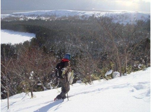 [Hokkaido Rishiri] Guide accompany! Snowshoes Winter Island Guide Charter (half-day course) Participates from 10 years old!の画像