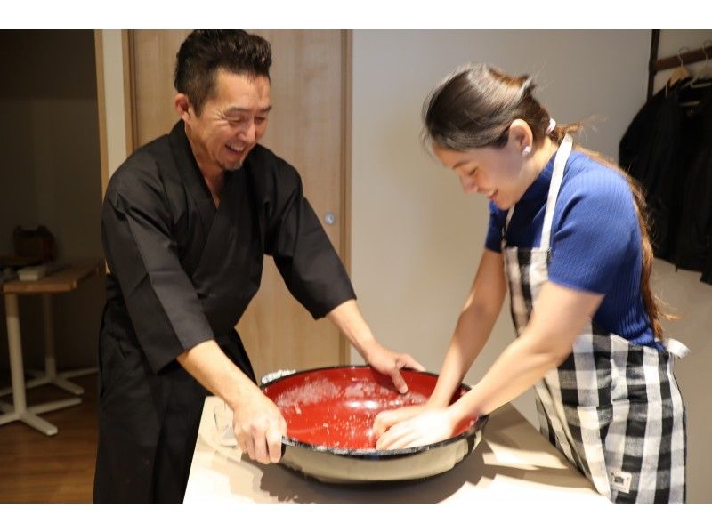 【東京・浅草】落ち着いた古民家で、楽しい手作りうどん体験と天ぷらの食事
