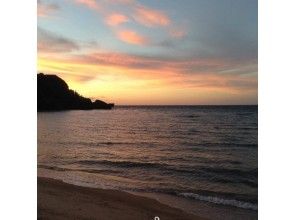 【沖縄・宜野座】夕日を見ながら♪サンセットビーチヨガ＆島ベジ料理ディナーの画像