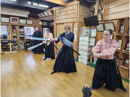 [大阪/京橋]日本刀試切體驗！日本文化體驗，讓您感覺自己像個武士の画像