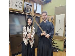 [大阪、京橋]日本刀，劍術，比賽體驗「武士課程」日本刀體驗！成為武士，學習劍術，並最終進行一場真正的劍鬥