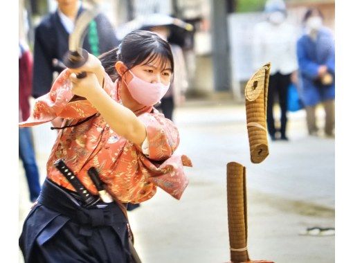 【大阪・京橋】日本刀試斬体験！侍になって藁を斬る日本刀文化体験の画像