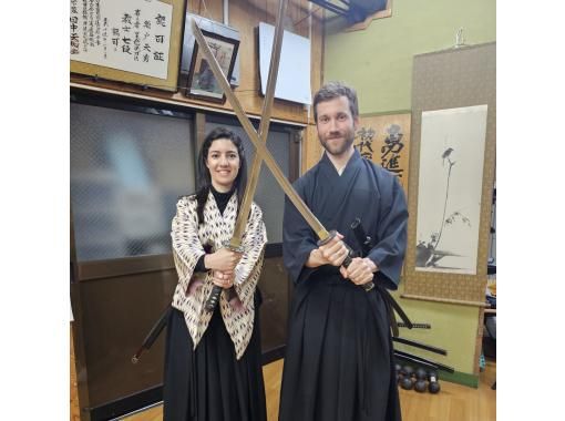 [大阪、京橋]日本刀，劍術，比賽體驗「武士課程」日本刀體驗！成為武士，學習劍術，並最終進行一場真正的劍鬥の画像