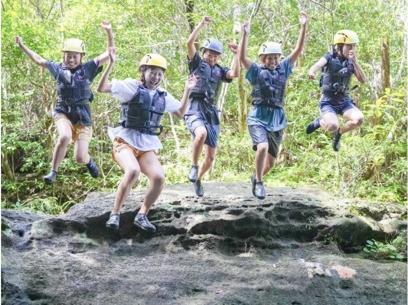 SALE！【西表島/半日】天然のアスレチック！世界遺産のスプラッシュキャニオニング（渓谷下り）【写真データ/備品無料】の紹介画像