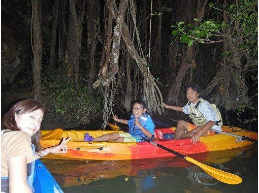 Family Discount [Central Main Island] Night Mangrove Kayak Tour★1 child under junior high school age free & half price★Tour image gift!の画像