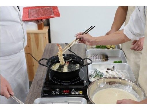 【山梨・河口湖】職人から教わる本格天ぷら作り体験！雨や寒い日にも最適施設！の画像