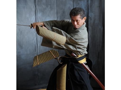 [Tokyo] A comprehensive samurai experience of swordsmanship and archery in a real dojo---My class is not a tourist trapの画像