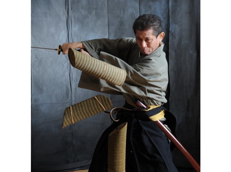 [Tokyo] A comprehensive samurai experience of swordsmanship and archery in a real dojo---My class is not a tourist trapの紹介画像