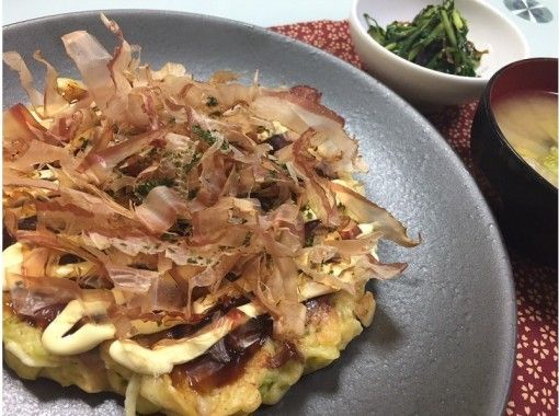 【Tokyo · Asakusa】cooking and eat ☆ Okonomiyaki (japanese savory pancakes) making experienceの画像
