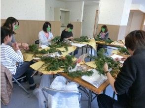 【東京・国立】12/4(日）開催！クリスマスアレンジメントを手作りして、アロマヨガを楽しもう
