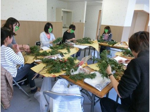 【東京・国立】12/15(日）開催！珍しい生花のクリスマスアレンジメントと、アロマヨガを楽しもうの画像
