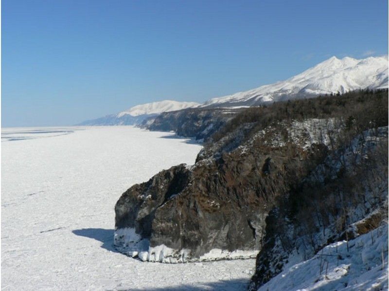 【北海道・知床】ガイドと一緒に原生林と半島眺望スノーシューツアー( 約3時間)10才から参加可能