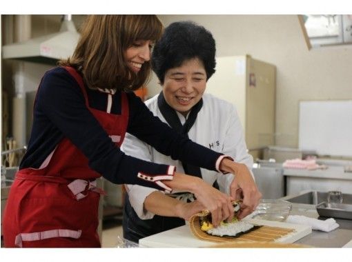 [Hiroshima City / Naka Ward] Experience cooking Japanese food at a well-established cooking class near Peace Memorial Park!の画像