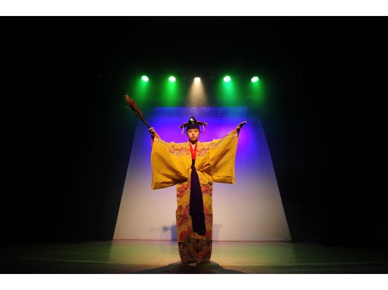 【沖縄県・石垣市】八重山芸能団「世乞い」公演！島の舞踊・民謡を感じる