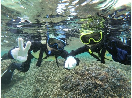 石垣島・米原ビーチでスノーケルツアー！4歳〜OK！エリアを把握した地元出身女性ガイドがご案内！少人数制&温水シャワーあり！水中写真プレゼントの画像