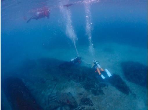 【ドライスーツ無料！渋谷から木、金、土曜日/送迎無料】2.5日でオープンウォーターダイバーコース取得プラン(最大潜水深度18m)の画像