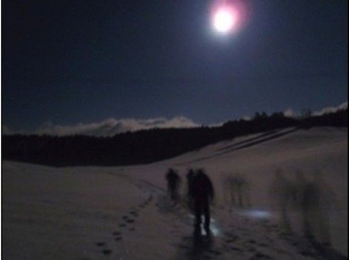 【長野・大町市　スノーシュー・かんじき】星空（夜）の雪原をナイトハイク～6才から参加可の画像