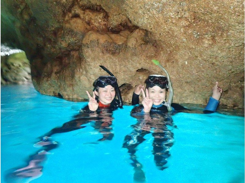 [Blue Cave & Coral Reef Snorkeling by Boat] ★First-timers welcome! Free wetsuits and equipment!の紹介画像