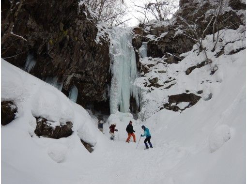 【山形　蔵王】氷瀑見学スノーシューツアー　無料送迎可の画像