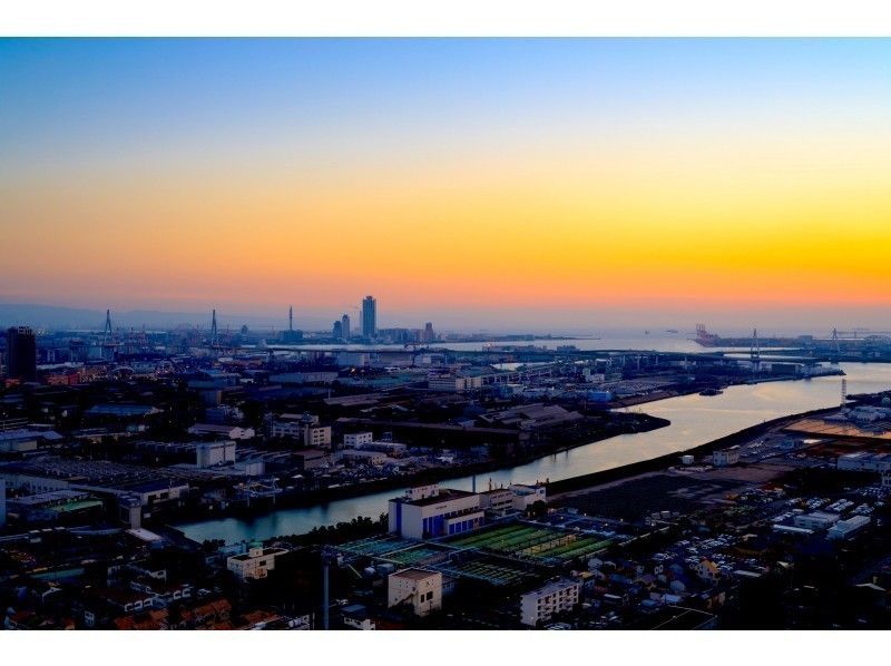 【大阪発】上空300mの絶景ツアー!観光名所をヘリコプター遊覧飛行体験【7分】