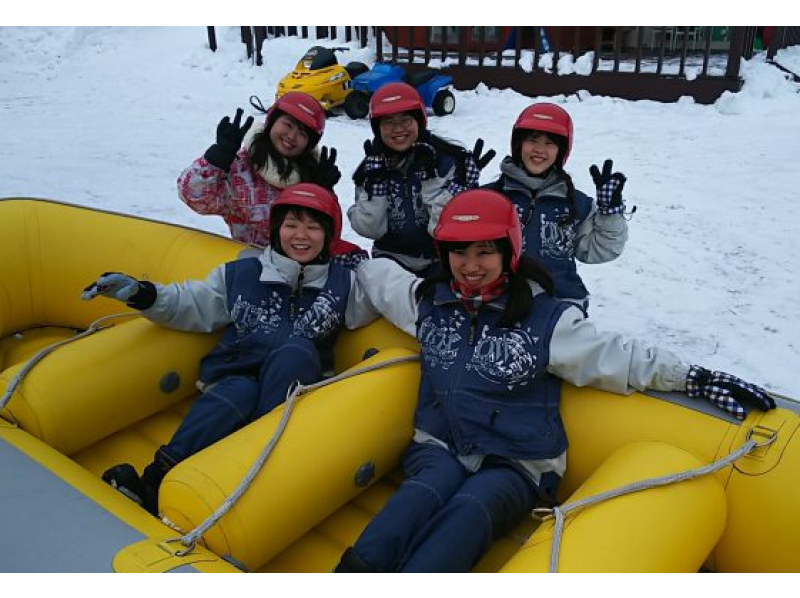 【北海道・富良野】スノーモービルで引っ張るラフティングボート♪