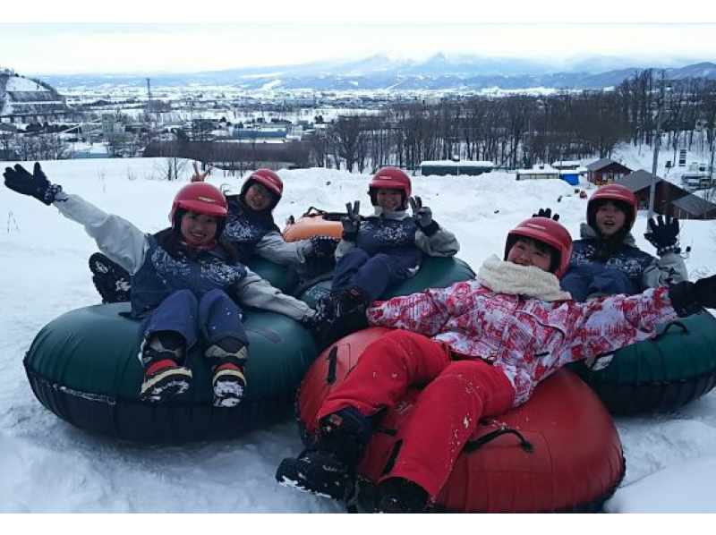 【北海道・富良野】タイヤチューブで滑り降りるチュービング！